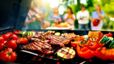 Съвети за лятно барбекю: Как да си направите незабравим празник на двора