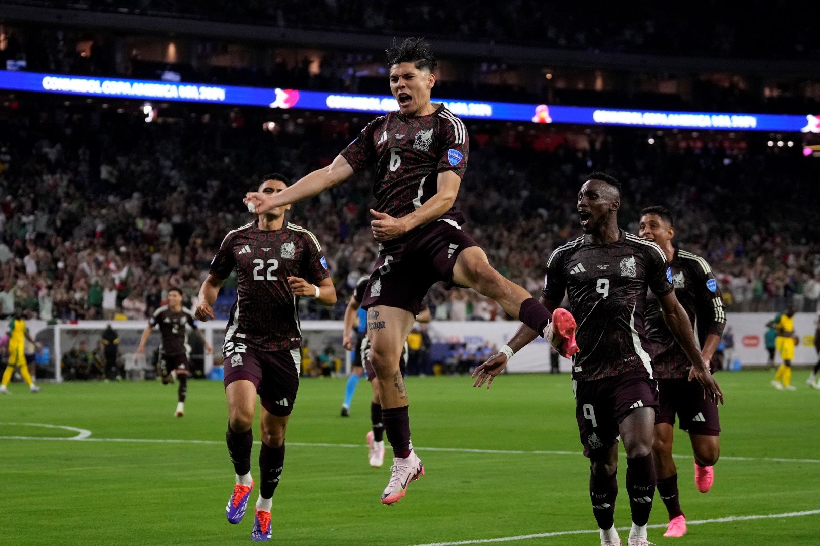 Мексиканска радост след попадението на Артеага