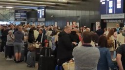 Спиране на тока на британското летище "Манчестър" отмени редица полети (видео)
