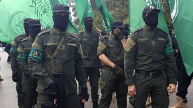 Израел приключва с "Хамас" и струпва армия срещу "Хизбула" на границата с Ливан 