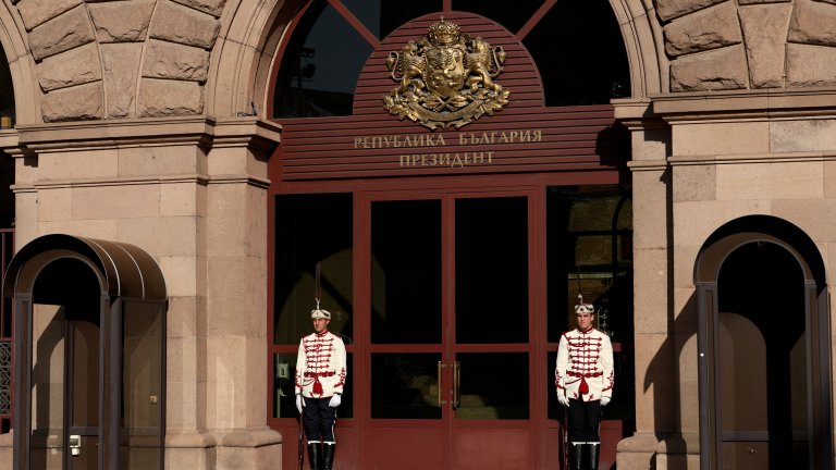 Мандатната въртележка се завърта: Всички чакат избори през март, ще връщат празна папка