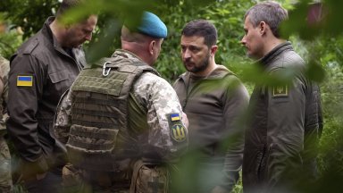 Украинският президент Володимир Зеленски получи доклад от разузнаването и военните