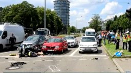 Германски полицай загина, а друг бе ранен при катастрофа с ескорта на Орбан в Щутгард 