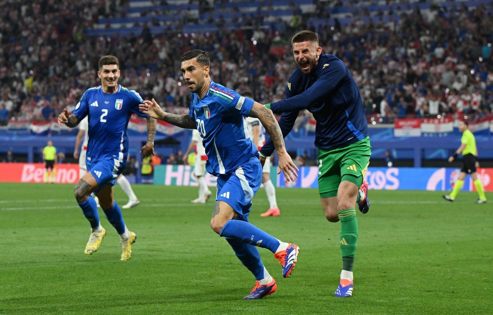 Гол в 98-ата минута праща Италия на осминафинал