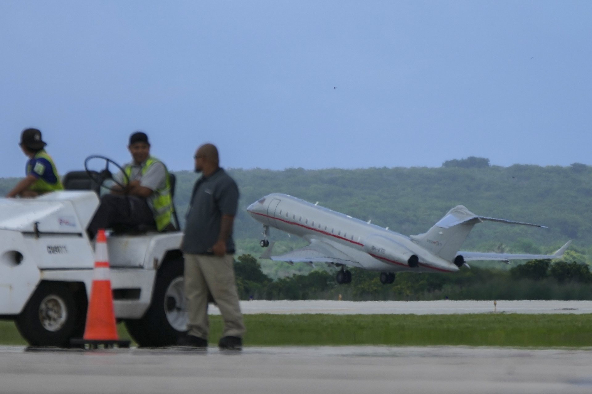 Самолетът на Асандж излетя от американския о-в Сайпан и се очаква да пристигне в Канбера
