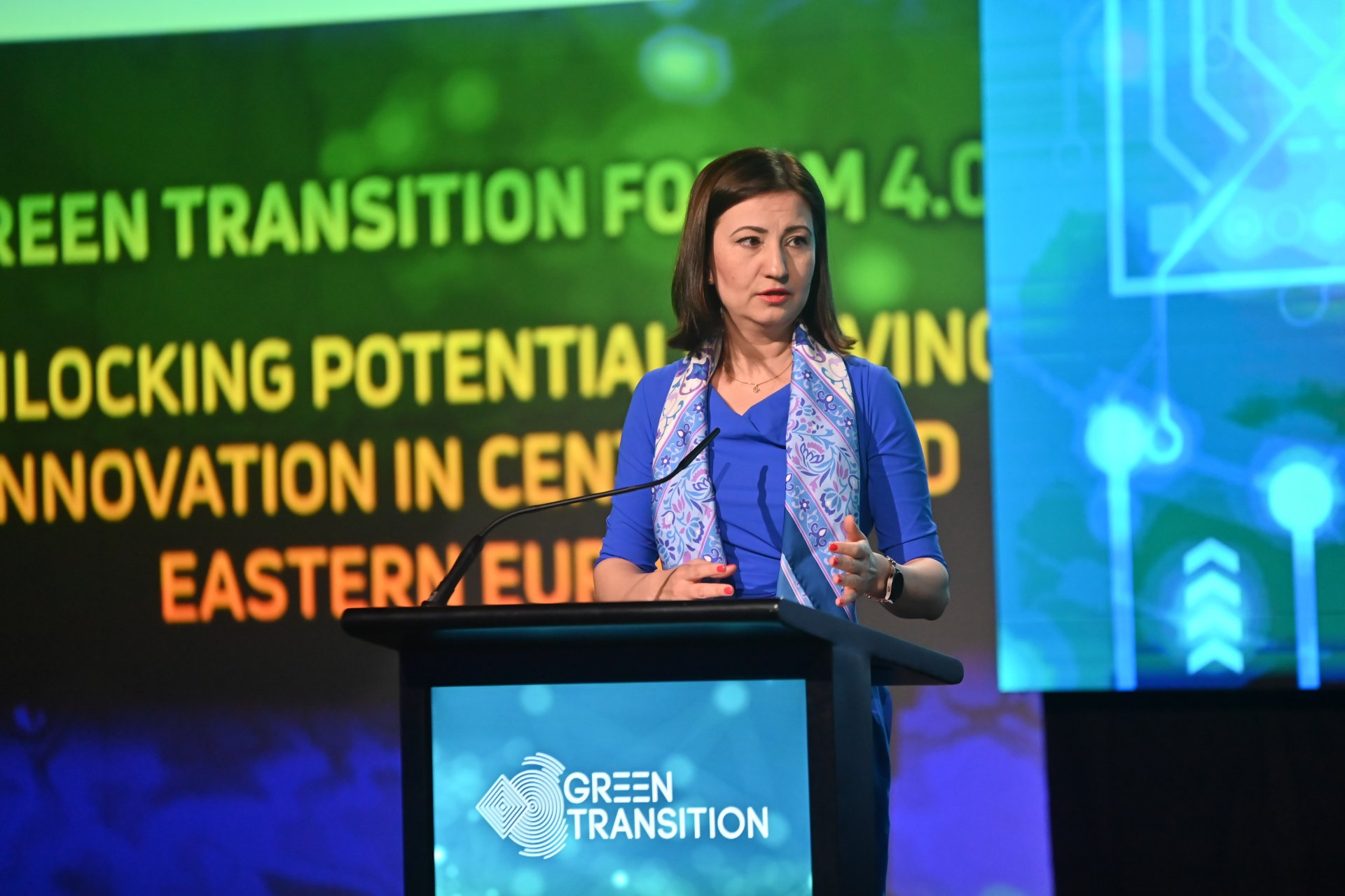 Илиана Иванова, европейски комисар по въпросите на иновациите, научните изследвания, културата, образованието и младежта , на сесията "Отключване на потенциала: стимулиране на иновациите в ЦИЕ" в рамките на форумa за зелена трансформация "Green Transition