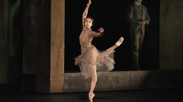 Балерината Алесандра Фери се превъплъщава във Вирджиния Улф на 61 години