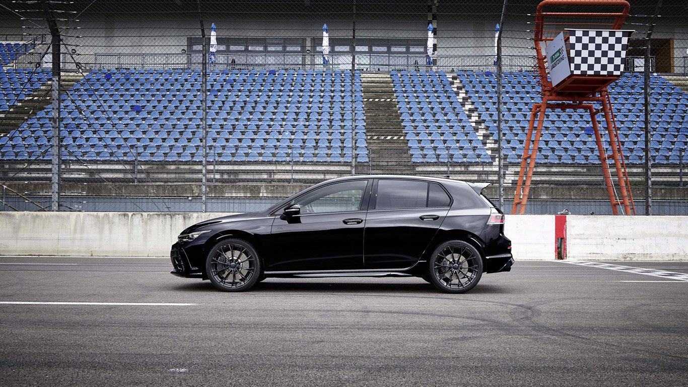 Новият Volkswagen Golf R Black Edition развива 270 км/ч | auto.dir.bg