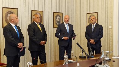 Кабинетът "Желязков" - 12 министри от ГЕРБ, 7 служебни и едно ново лице