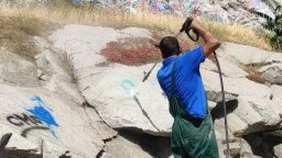 Изчистиха графити на Сахат тепе по немска технология (видео)