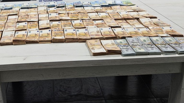 Недекларирана валута за близо 1,115 млн. лева е открити при проверка на автобус