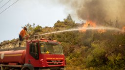 Мълнии подпалиха горски пожари на остров Тасос
