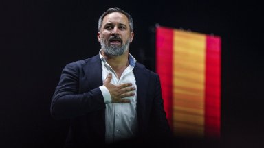 Сантяго Абаскал от испанската "Вокс" напусна Мелони и в ЕП се присъедини към Орбан