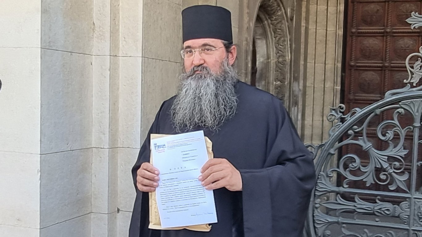 Архимандрит Никанор за патриарх Даниил: Подаде ми ръка и показа, че не е разединител