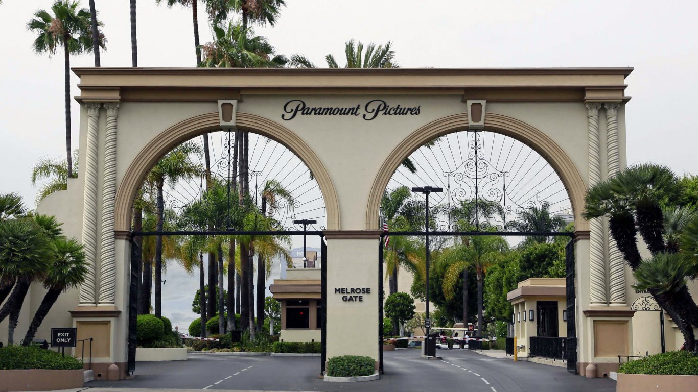 Дванадесет американски щата оспорват сливането на Warner Bros. Discovery и Paramount Global
