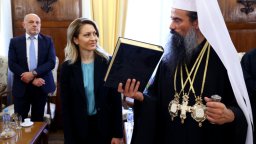 Патриарх Даниил призова за търпимост и разбирателство Рая Назарян и депутати