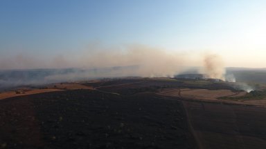 Борбата с големите горски пожари в Елховско и Средна гора продължава