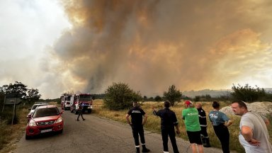 Големият пожар в Свиленградско опожари 8 къщи, има и евакуирани хора