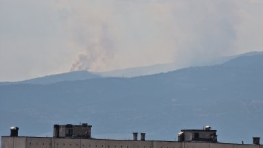 Пожар в Северна Македония прехвърли границата с България