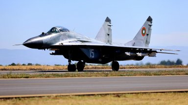 МиГ-29 се върнаха на "Граф Игнатиево", авиобазата готова и за F-16 (снимки)