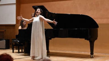 Изгряващо световно оперно сопрано Елизабет Поуп разплака публиката на Софийски музикални седмици