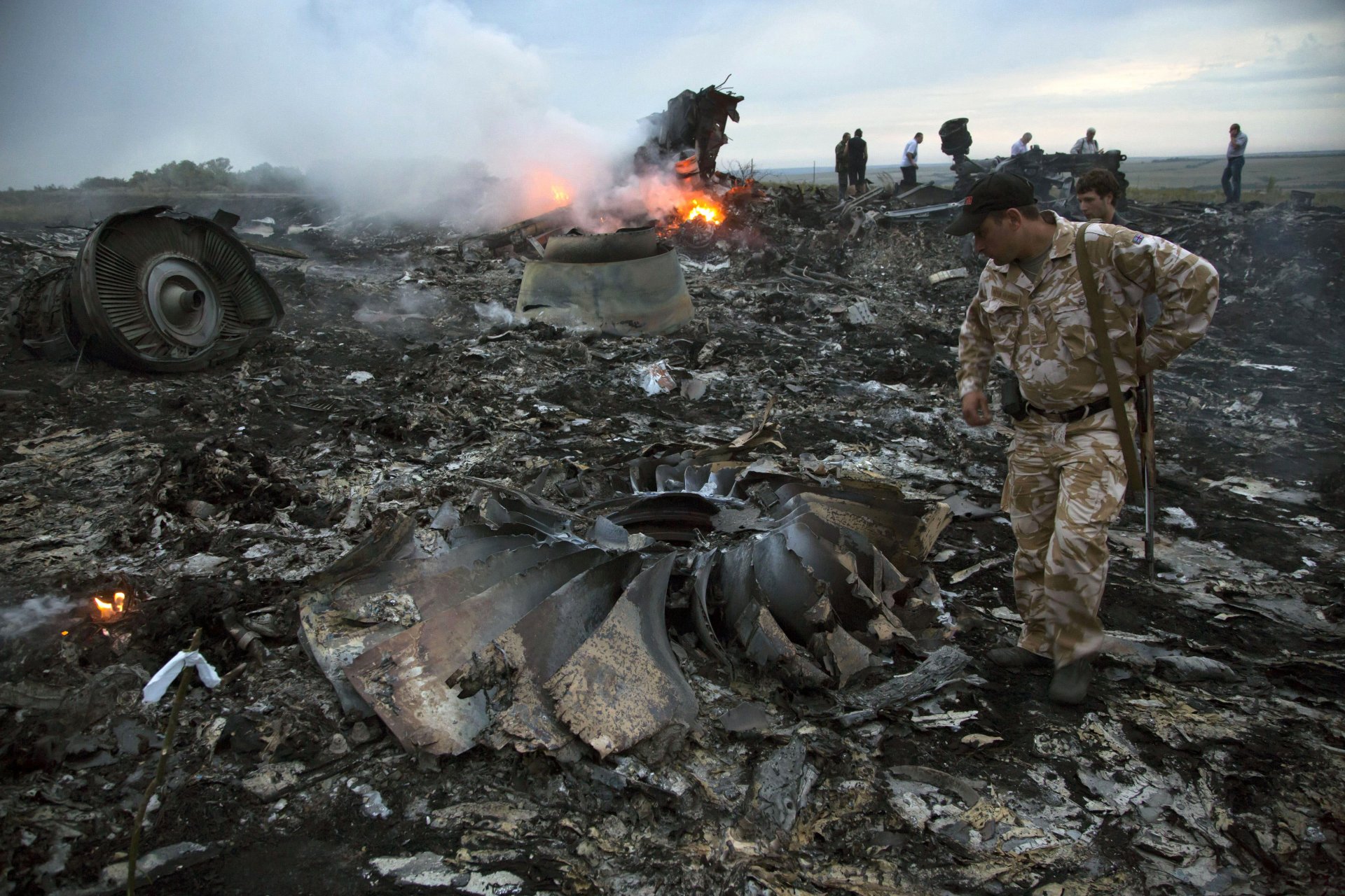 Отломки след катастрофата на пътническия самолет "Боинг 777" от полет MH17 на Малайзийските авиолинии, 17 юли 2014 г. 