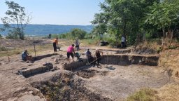 Проучват южната стена на крепостта Кастра Мартис в Кула