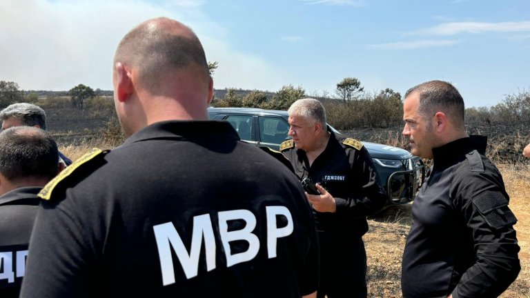 Пожарът край Стара Загора лумна отново, Испания праща два самолета