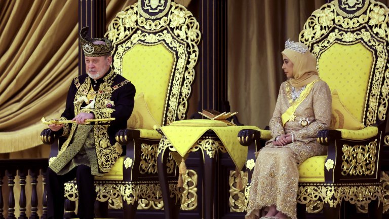 17-ият крал на Малайзия беше коронясан на пищна церемония
