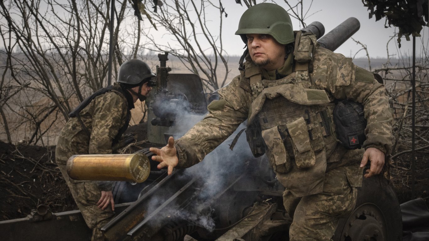 Руската армия заяви, че е превзела още едно село в украинската Донецка област