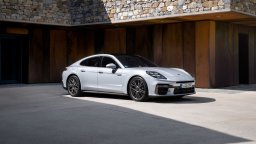 Porsche показа най-мощните и най-луксозните варианти на Panamera