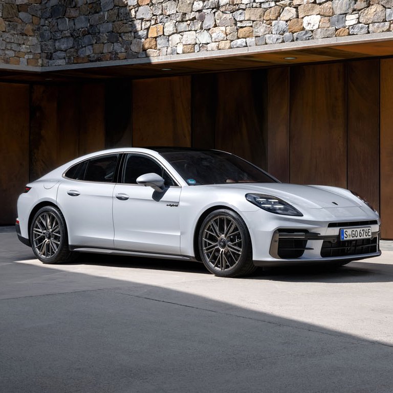 Porsche показа най-мощните и най-луксозните варианти на Panamera