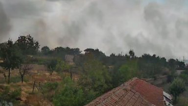 Избухнаха нови пожари в страната, огънят в Гърция е на 2 км от границата