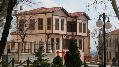 Точно копие на родната къща на Ататюрк привлича български туристи в Къркларели