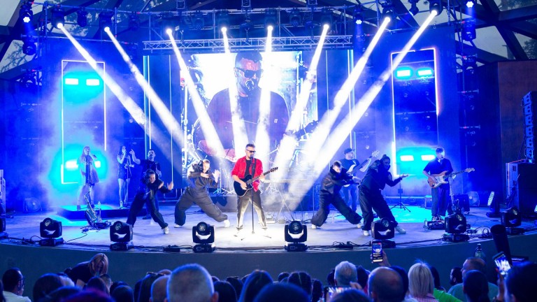 Играйте и спечелете три двойни покани за концерта на Графа