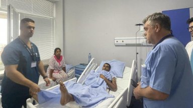 След 6-часова операция: Възстановиха отрязания с мачете крак на мъж от Раднево