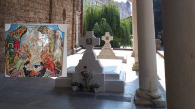 За втори път поругаха гроба на патриарх Неофит