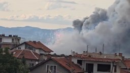 Частично бедствено положение в Елин Пелин и евакуация, запали се и базата на "Фантастико"