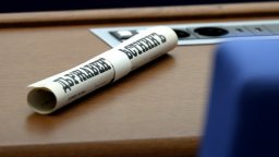 Малките бюджети са обнародвани, връчват петиция за вето върху основния