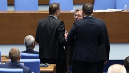 Депутатите решиха подготовката за приемане на еврото да се ускори