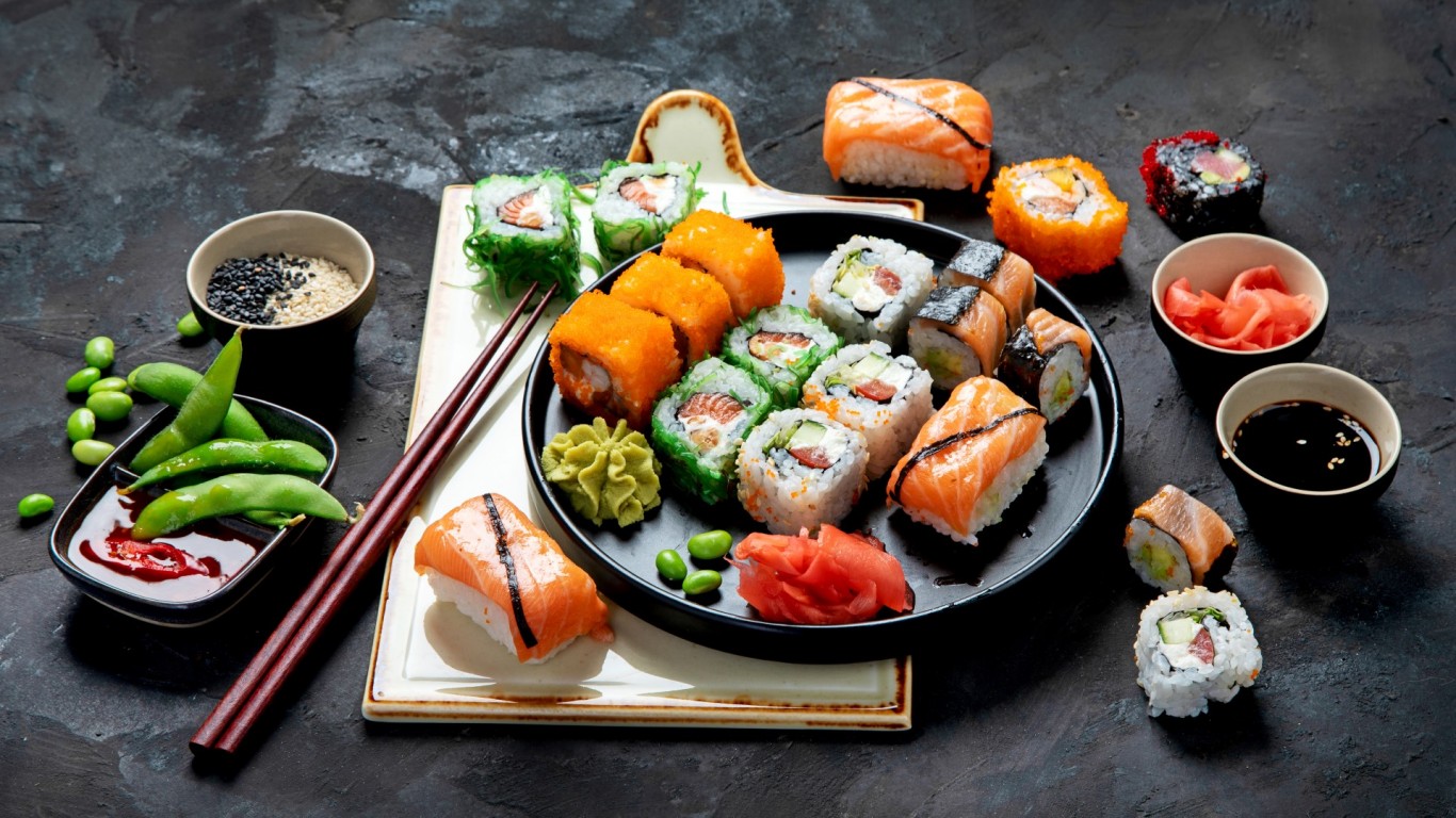 Стъпка по стъпка: Как да си приготвим суши у дома