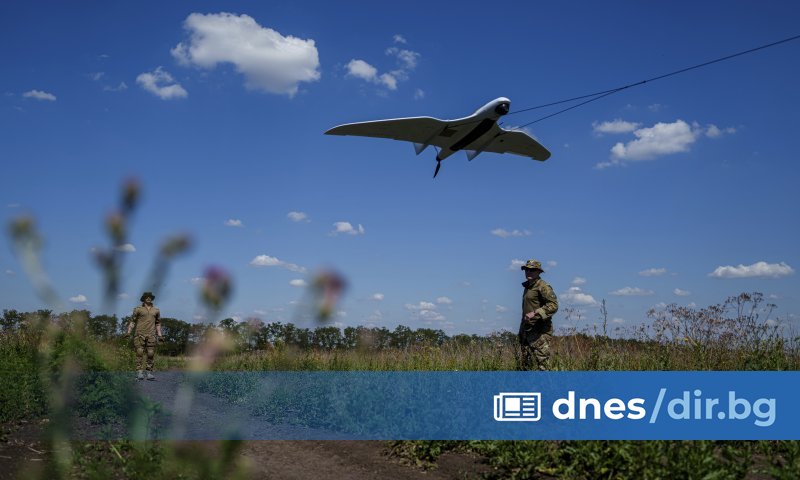 Заблуден боен дрон, вероятно украински, се разби и експлодира в