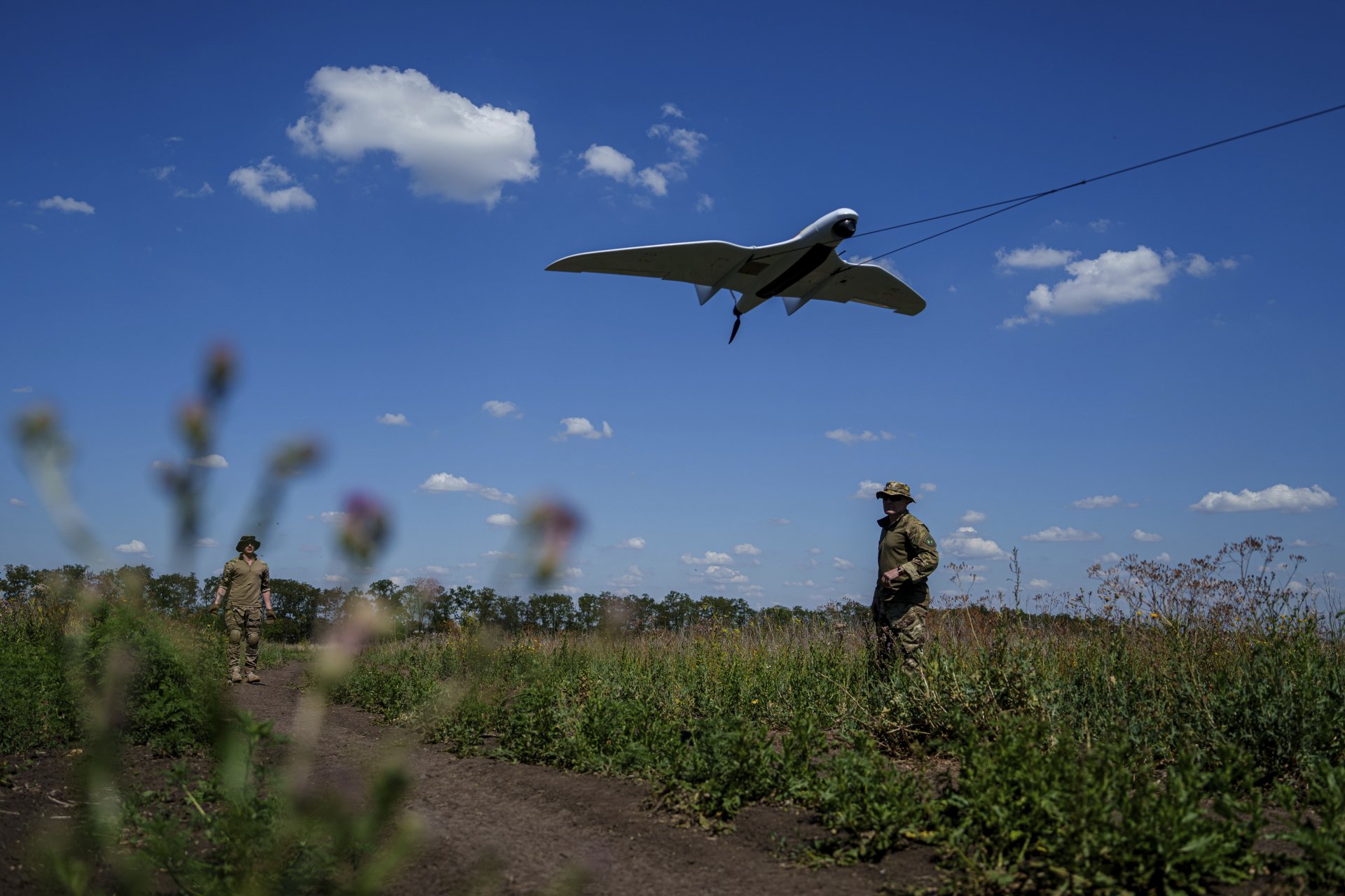 Украински дрон над руски позиции в Донецка олбаст, 30 юни 2024 г.