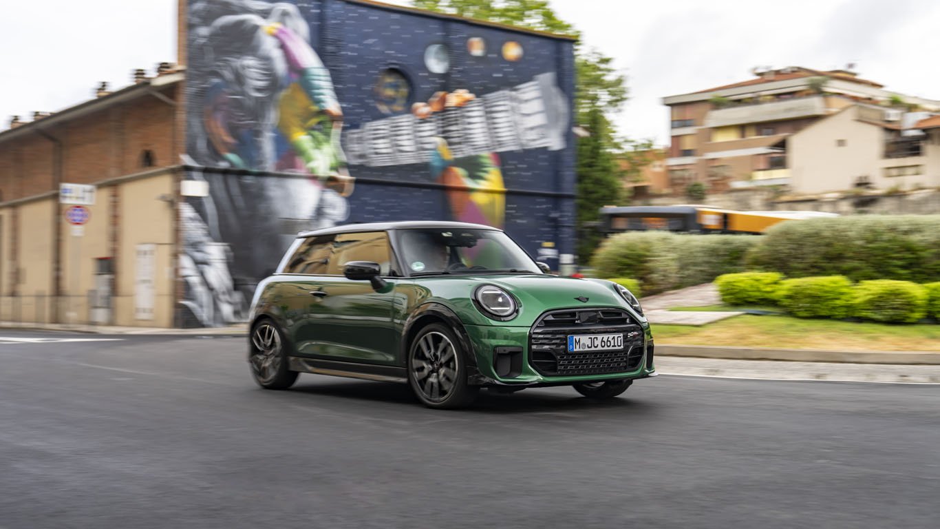 MINI Cooper S се преобрази на спортист John Cooper Works
