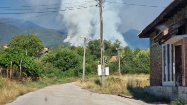 Три големи пожара в Благоевград: Отново пламна край Струмяни, евакуираха Сенокос (снимки)