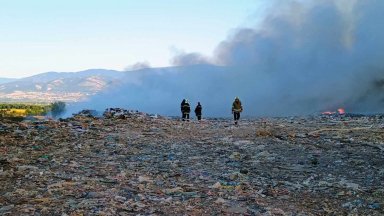 Димът от горящото сметище край Цалапица достигна Пловдив и околностите, въздухът е замърсен