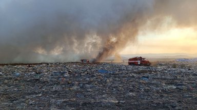 Кризисен щаб в Пловдив заради пламналото сметище: Затваряйте прозорците и излизайте с маски