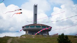 Часове до старта на Open Buzludzha Festival с Уикеда, Керана и Космонавтите, Hayes & Y и впечатляващо 3D мапинг шоу 