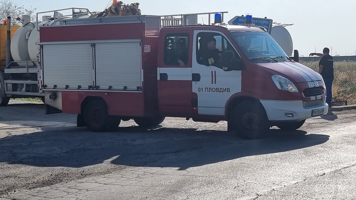 Голям пожар до село Черепово в Сакар планина, горят треви и над ВЕЦ-а в Асеновград