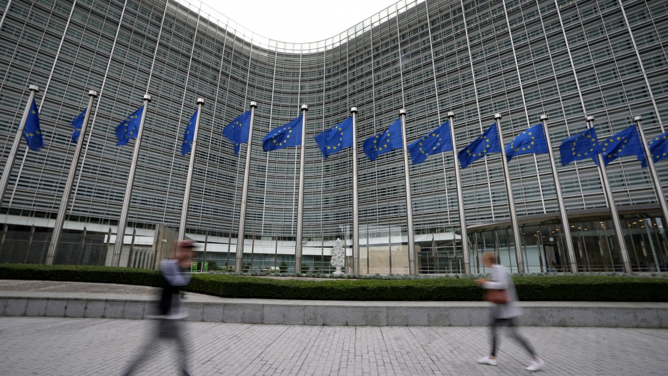Европейският съюз преразглежда регулациите за корпоративни сливания